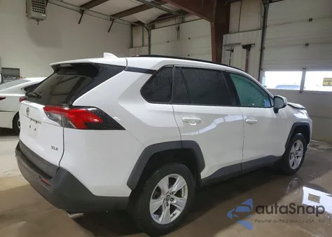 2019 Toyota Rav4 Xle z USA, uszkodzony, nr VIN 2T3W1RFV9KC009312
